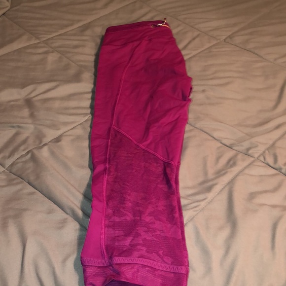 Lululemon purple leggings (Capri) - Picture 2 of 4